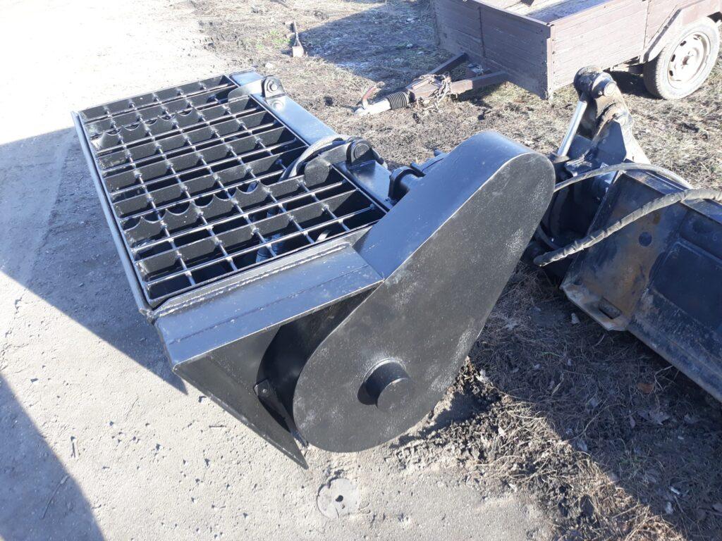 Betonkeverő kanál 0.25 m3-es, hidraulikus súberrel